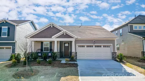2706 Phoenix Ct, Gastonia, NC 28052
