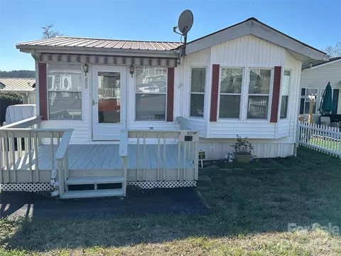 182 Marina Dr, New London, NC 28127