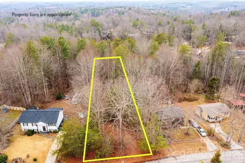 Staircase Road, Lenoir, NC 28645