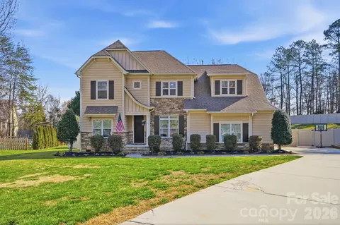 135 Lakeshore Hills Dr, Mooresville, NC 28117