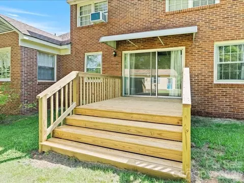 Exterior - 201 Poplar St, Cheraw, SC 29520 photo 5 of 8