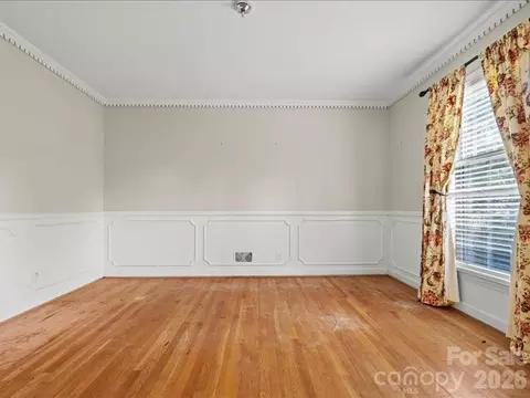 Living - 201 Poplar St, Cheraw, SC 29520 photo 3 of 9
