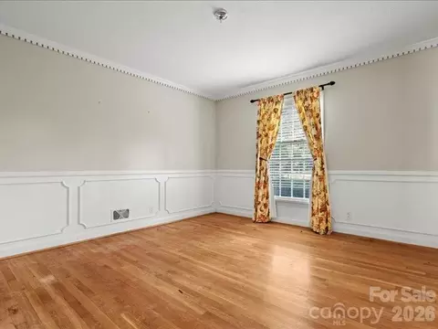 Living - 201 Poplar St, Cheraw, SC 29520 photo 4 of 9
