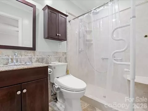 Bath - 201 Poplar St, Cheraw, SC 29520 photo 2 of 3