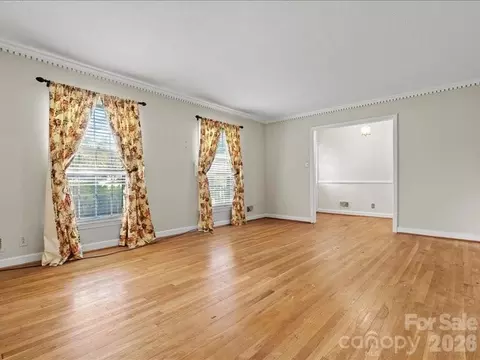 Living - 201 Poplar St, Cheraw, SC 29520 photo 2 of 9