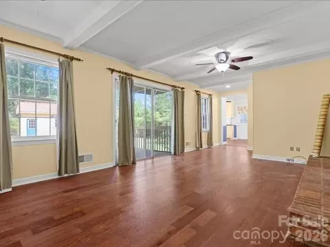Living - 201 Poplar St, Cheraw, SC 29520 photo 7 of 9