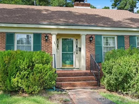 Exterior - 201 Poplar St, Cheraw, SC 29520 photo 3 of 8