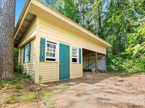 Exterior - 201 Poplar St, Cheraw, SC 29520 photo 6 of 8