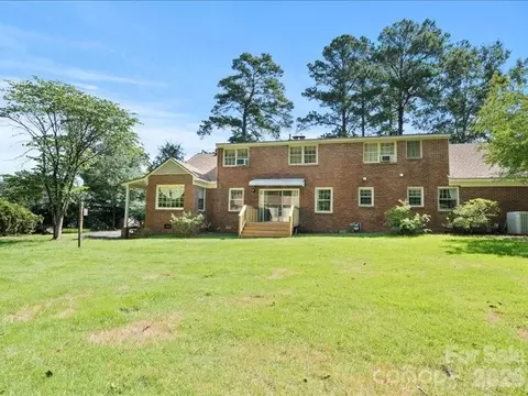 Exterior - 201 Poplar St, Cheraw, SC 29520 photo 2 of 8