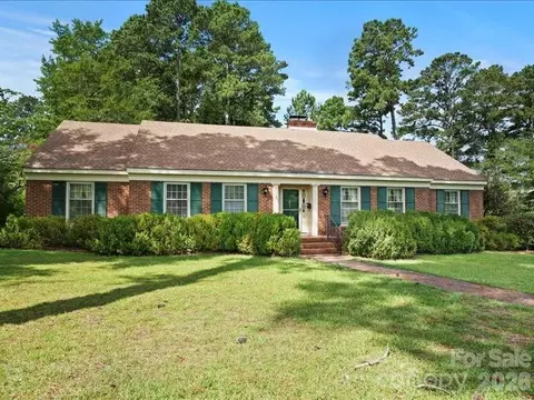 Exterior - 201 Poplar St, Cheraw, SC 29520 photo 7 of 8