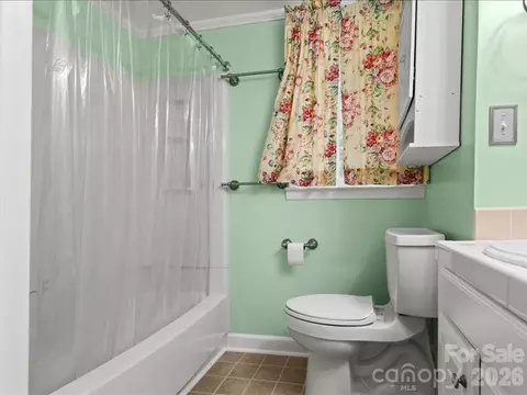 Bath - 201 Poplar St, Cheraw, SC 29520 photo 3 of 3