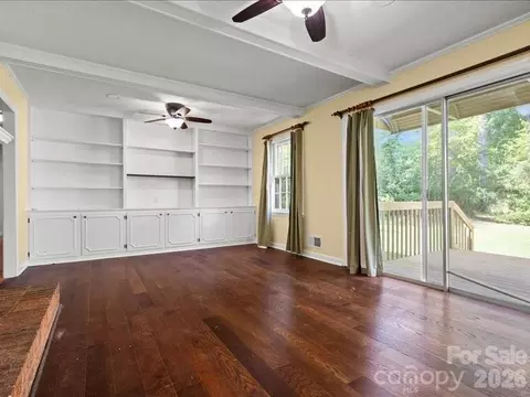 Living - 201 Poplar St, Cheraw, SC 29520 photo 6 of 9