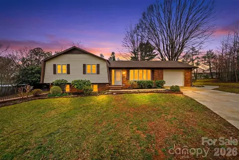 4776 Kennedy St, Hickory, NC 28602