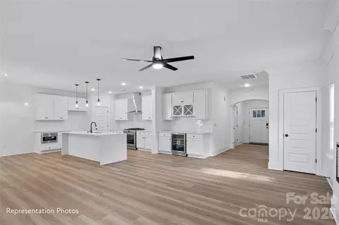 Entry Way - 4510 Castleton Rd, Charlotte, NC 28211 photo 1 of 4