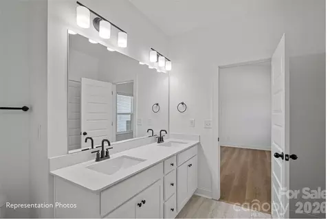 Bath - 4510 Castleton Rd, Charlotte, NC 28211 photo 2 of 4