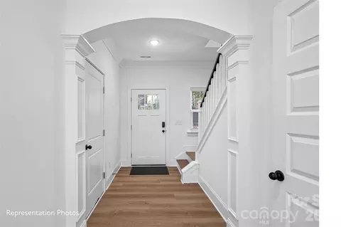 Entry Way - 4510 Castleton Rd, Charlotte, NC 28211 photo 2 of 4