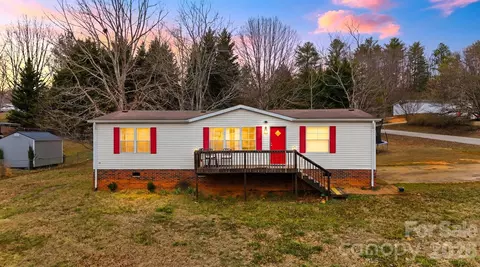 2404 Stones Throw Ct, Lenoir, NC 28645