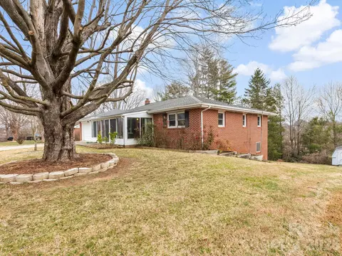 608 S Buena Vista Dr, Hendersonville, NC 28792