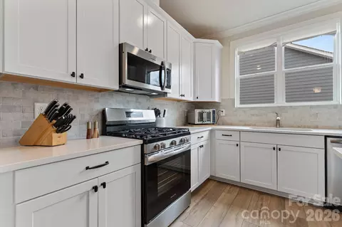 Kitchen - 252 Hamrick Rd, Cramerton, NC 28032 photo 2 of 4