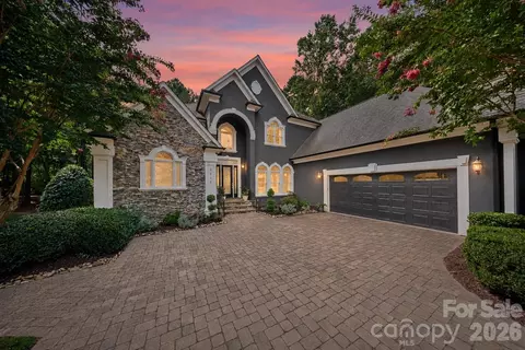 8915 Warwicke Ln, Sherrills Ford, NC 28673