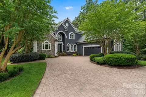 8915 Warwicke Ln, Sherrills Ford, NC 28673