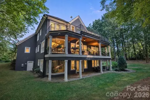 8915 Warwicke Ln, Sherrills Ford, NC 28673
