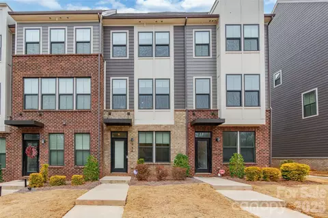 924 Broad River Ln, Charlotte, NC 28211