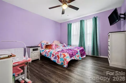Bedroom - 2061 Gary Ln, Hickory, NC 28602 photo 3 of 4