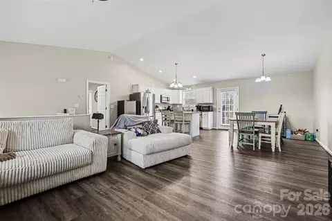 Entry Way - 2061 Gary Ln, Hickory, NC 28602 photo 2 of 2