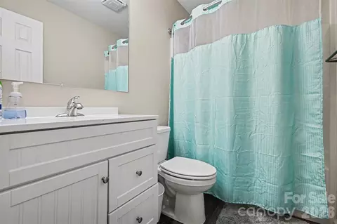 Bath - 2061 Gary Ln, Hickory, NC 28602 photo 2 of 2