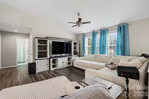 Living - 2061 Gary Ln, Hickory, NC 28602 photo 1 of 2