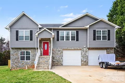 2061 Gary Ln, Hickory, NC 28602