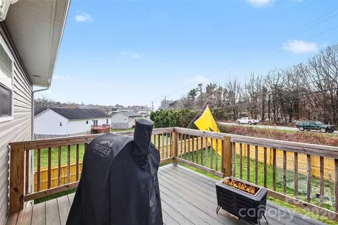 Exterior - 2061 Gary Ln, Hickory, NC 28602 photo 2 of 2