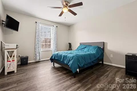Bedroom - 2061 Gary Ln, Hickory, NC 28602 photo 2 of 4