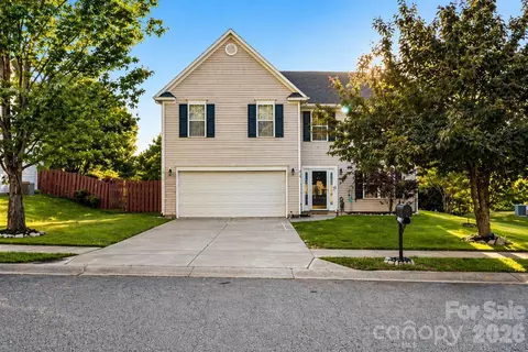 317 Ashton Bluff Cir, Mount Holly, NC 28120