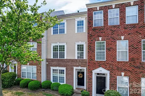 2009 Cambridge Beltway Dr, Charlotte, NC 28273