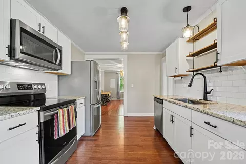 224 E Catawba Ave, Mooresville, NC 28115