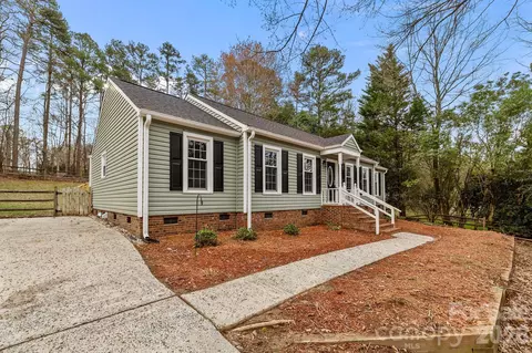 1111 Somersby Ln, Matthews, NC 28105