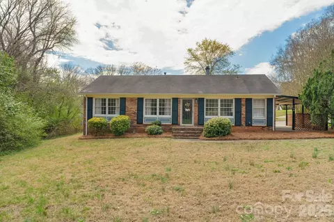 708 E John St, Matthews, NC 28105