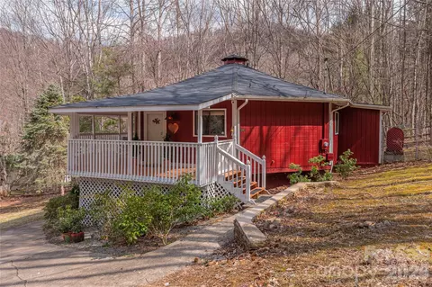 500 Apple Tree Ct, Waynesville, NC 28786