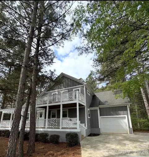 5111 Stockbridge Dr, Mount Holly, NC 28120