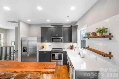 Kitchen - 54 Weldon Way, Fairview, NC 28730 photo 3 of 5