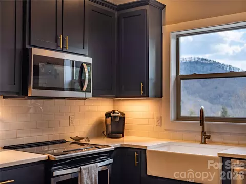 Kitchen - 54 Weldon Way, Fairview, NC 28730 photo 5 of 5