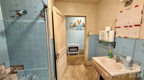 Bath - 110 Maple St, Clover, SC 29710 photo 3 of 3