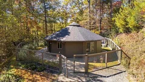 16 Caddis Ct, Marshall, NC 28753