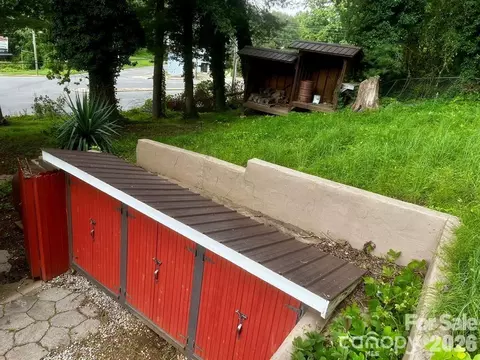 Exterior - 404 Huffman St, Morganton, NC 28655 photo 7 of 9