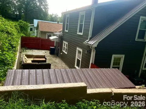 Exterior - 404 Huffman St, Morganton, NC 28655 photo 6 of 9