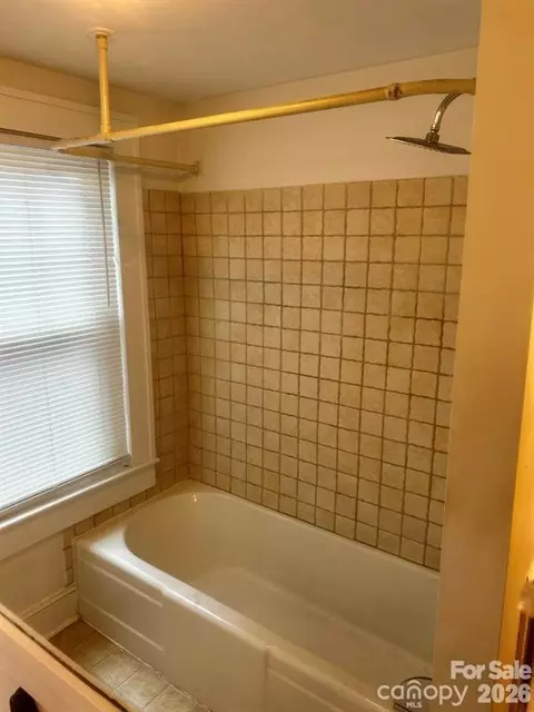 Bath - 404 Huffman St, Morganton, NC 28655 photo 3 of 3