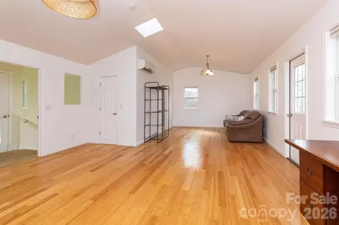 Living - 14 Lila Ln, Clyde, NC 28721 photo 2 of 4