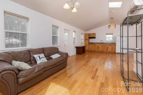 Living - 14 Lila Ln, Clyde, NC 28721 photo 3 of 4